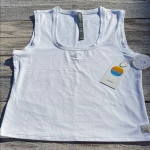 VUORI Halo Essential Scoop Tank WHITE SIZE MEDIUM NWT